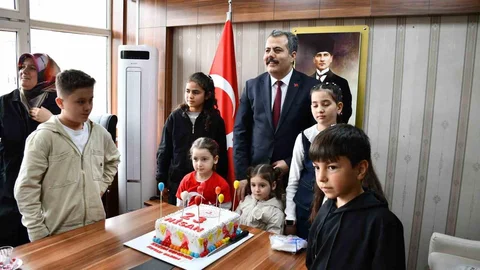 Vezirköprü'de 23 Nisan Kutlaması