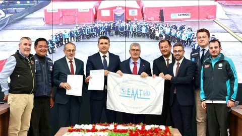 Bingöl UMKE'ye Dünya Sağlık Örgütü Bayrağı Verildi