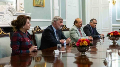 Dışişleri Bakanı Fidan Londra'da Temaslarda Bulundu