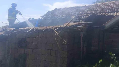 Kumlu'da Müstakil Ev Yangını