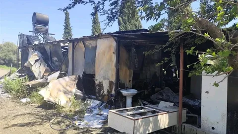 Depremzedelerin Yaşadığı Konteynerler Yandı