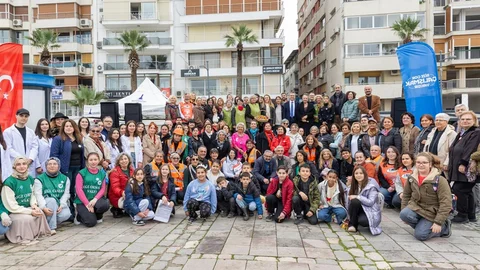 İzmir'de Öğrencilerden Sosyal Sorumluluk Projesi