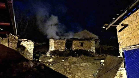 Emet’teki Ahır Yangını Korkuttu