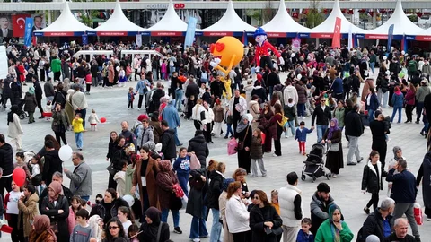 İzmit’te 23 Nisan Coşkusu Yaşanıyor