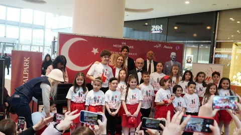 Tüp Bebekle Gelen Çocuklardan 23 Nisan Konseri