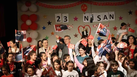 Nazilli'de Çocuk Tiyatrosu Gösterimi