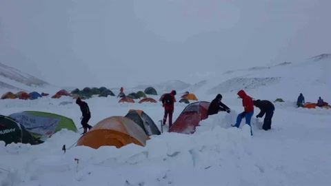 19 Mayıs Erciyes Tırmanışı Başladı