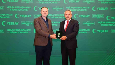 Rize Valisi Baydaş'a Ödül Verildi