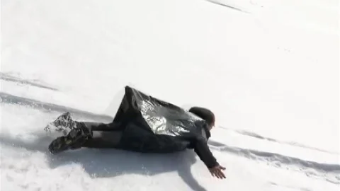 Sivas'ta Çöp Poşetiyle Kayak Keyfi