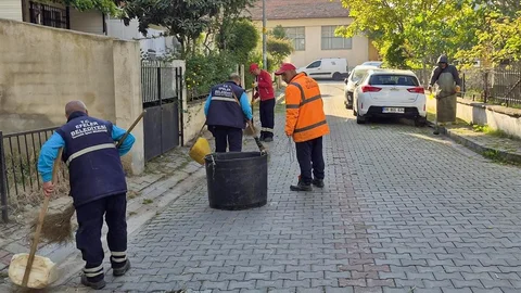 Efeler'de Temizlik Çalışmaları Devam Ediyor