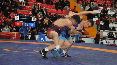 Kars’ta U15 Türkiye Güreş Şampiyonası Başladı