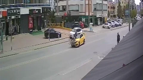 Konya'da Taksi ve Bisiklet Çarpışması
