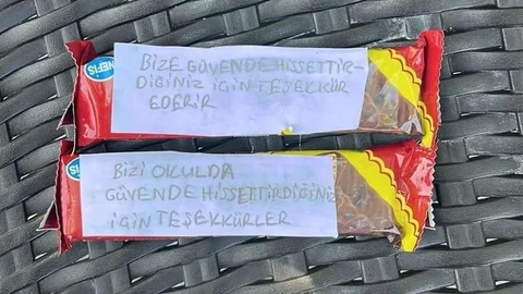 Ayvalık'ta Öğrencilerden Polis'e Teşekkür