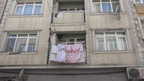Fatih'te 4 Yaşındaki Çocuk Camdan Düştü