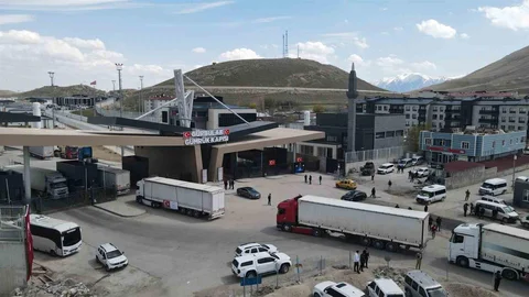Sağlık Bakanlığı’ndan İran’a İnsani Yardım Gönderimi