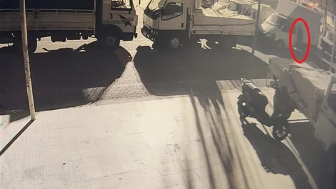 Antalya'da Terk Edilen Biber Yüklü Kamyonet Bulundu