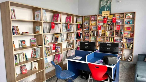 Gazetecilerden Köy Okuluna Kütüphane Açıldı