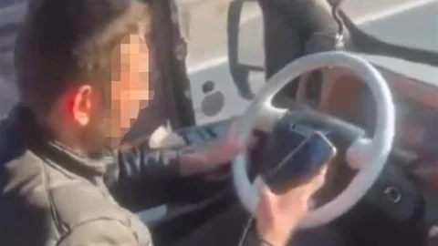 Yolcu Dolu Dolmuşta Şoför Tehlikeye Attı