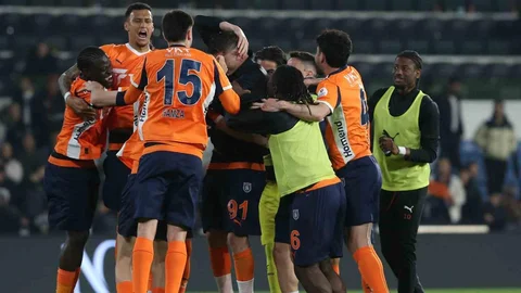 Başakşehir Avrupa Kupalarına Katılma Şansını Sürdürdü