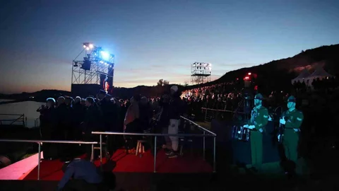 Anzaklar Çanakkale'de Atalarını Andı