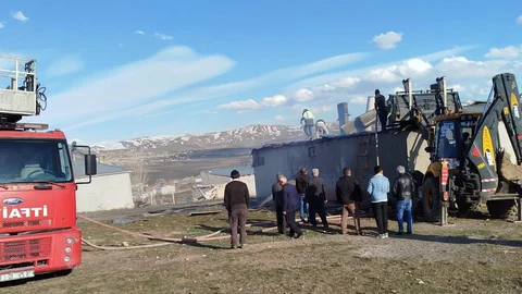 Van'da Ev Yangını Meydana Geldi