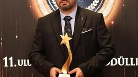 Zahra Elwin, Yılın Kadın Giyim Markası Ödülünü Aldı