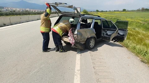 Tofaş Kaza Yaptı: 2 Yaralı