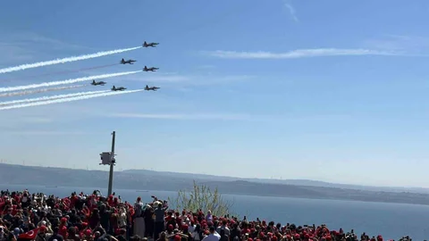 Çanakkale'de Türk Yıldızları Gösterisi