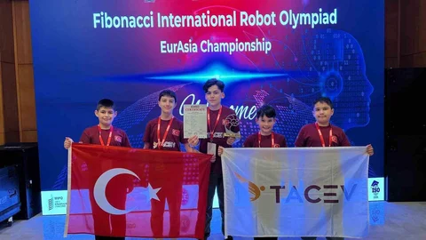 Fibonacci Robot Olimpiyatları'nda Başarıya Koşuyorlar