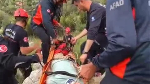 Antalya'da Dağda Düşen Kişi Kurtarıldı