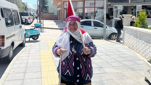 Satı Teyze’nin Bayrak Sevgisi Çorum’da Göz Dolduruyor