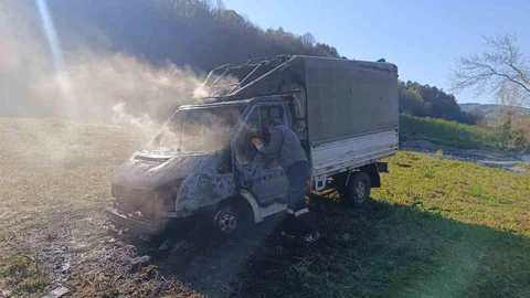Zonguldak Alaplı'da Kamyonet Yangını