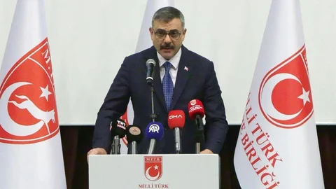 İstanbul'da Siyaset Okulu Açıldı