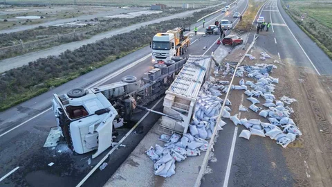 Aksaray'da Tır Kazası Sonrası Çarpışma