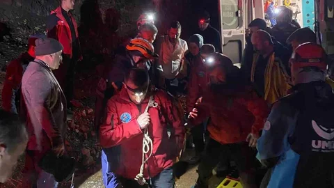 Kastamonu'da Uçurumdan Düşen Genç Kurtarıldı