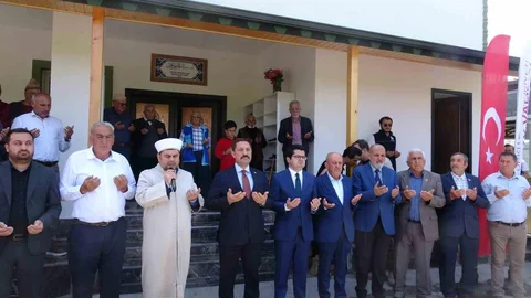 Depremin ardından inşa edilen 126’ncı cami ibadete açıldı