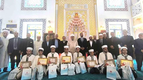 Sekiz Genç Hafızlık Belgesi Aldı