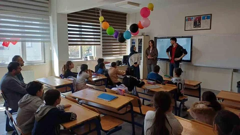 Düzce'de Üniversiteliler Zorbalıkla Mücadeleyi Öğretti