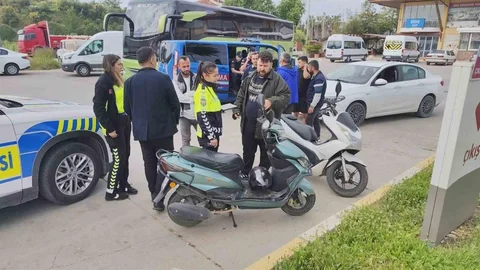Motorlu Bisiklet ile Motosiklet Çarpıştı