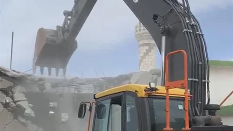 Diyarbakır'daki Hasar Gören Camii Yıkıldı