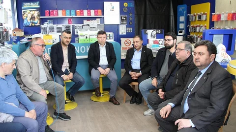 AK Parti Kula’da Mahalle Başkanları Toplantısı Yapıldı