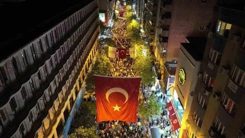 Mesir Fener Alayı Renkli Şölene Dönüştü