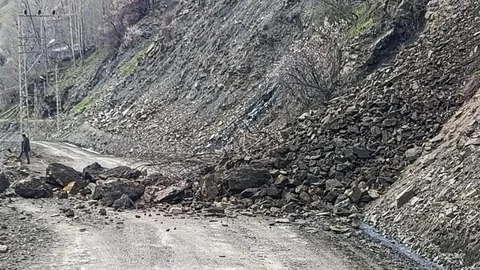 Bahçesaray'da Heyelan Temizlendi