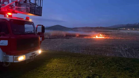 Van'da Sazlık Yangınları Meydana Geldi