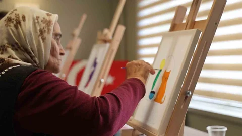 Atıl bina kadınlar için sanat merkezine dönüştü
