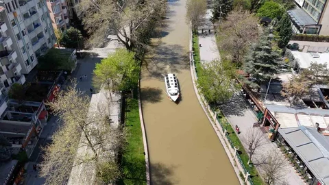 Eskişehir Porsuk Çayı Kahverengiye Dönüştü