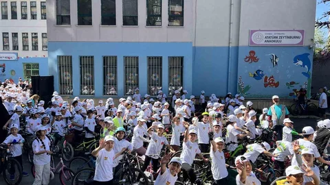 Zeytinburnu'nda Renkli Bisiklet Turu