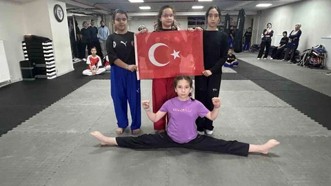 Minik Sporculardan Vatan Sevgisi Gösterisi