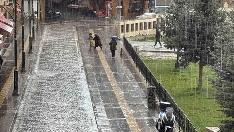 Sivas'ta Kuvvetli Yağmur Hayatı Olumsuz Etkiledi