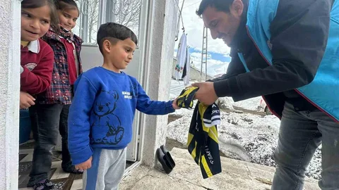 Karayazı'da Çocuklara Anlamlı Hediye